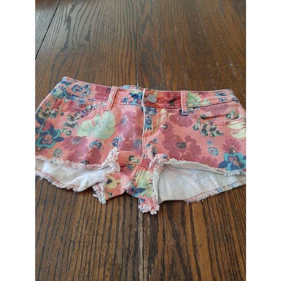 Juniors Jr Sz 3 Almost Famous Multi-Color Floral Denim Booty Shorts Daisy Dukes - Picture 1 of 3